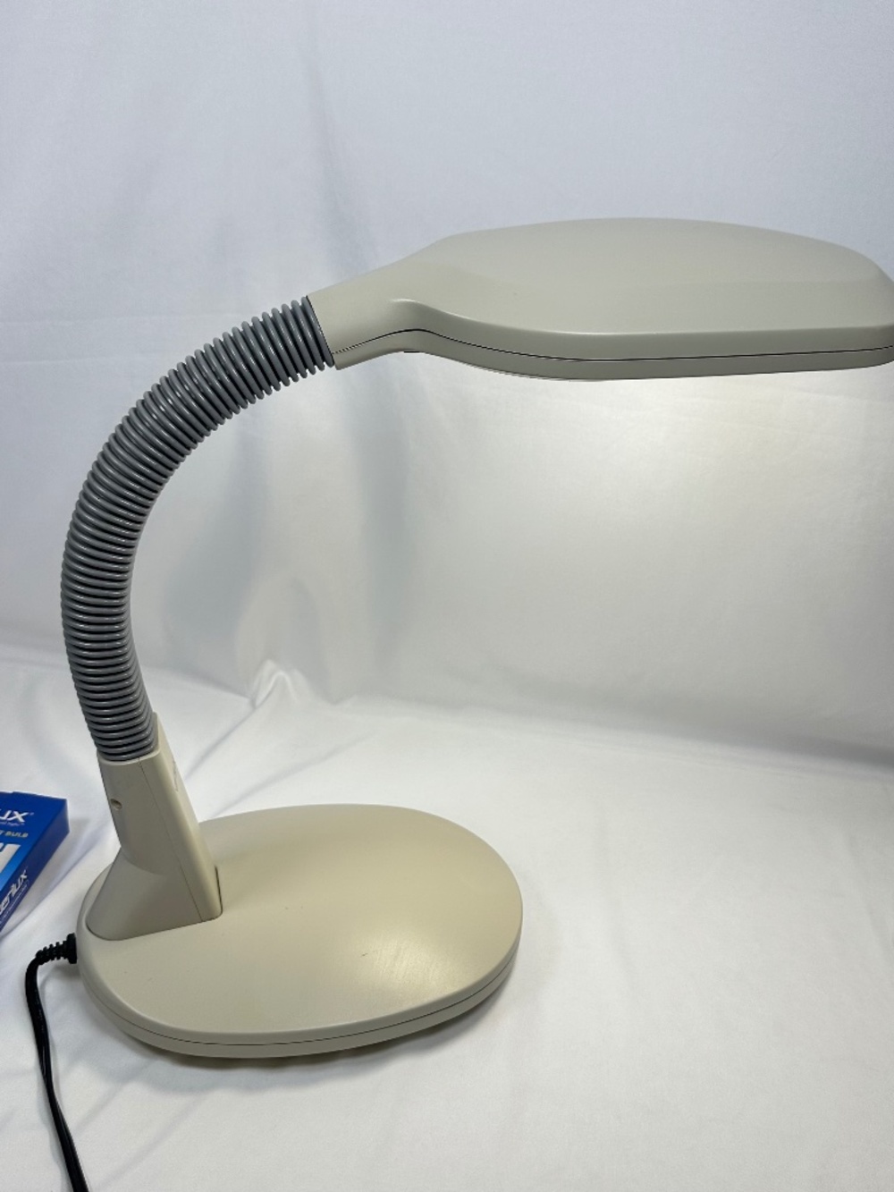 Verilux Happy Eyes Desk Lamp, HED1, Replacement Natural Daylight Bulb Included